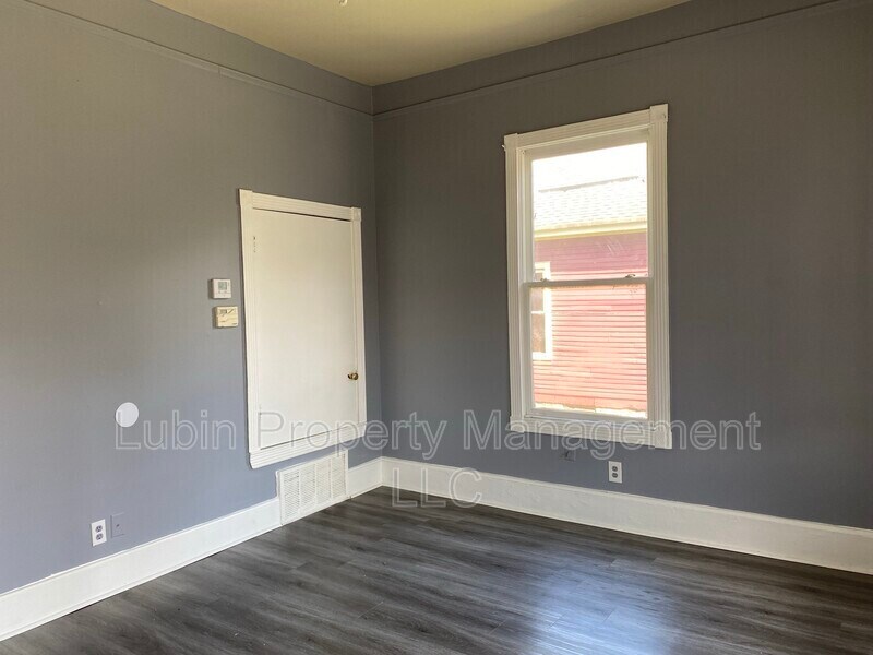 Building Photo - 318 Lema Pl