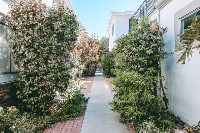 Building Photo - 5034 Cahuenga Blvd