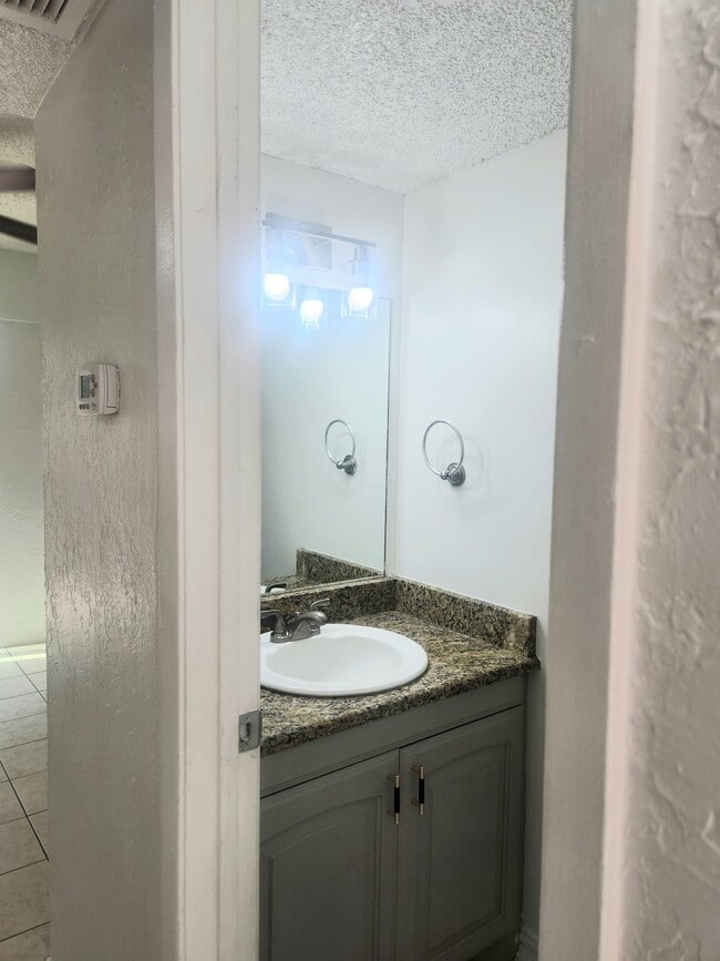 Building Photo - 6828 Brentwood Stair Rd