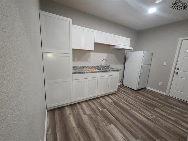 Building Photo - 2000 Fillmore St