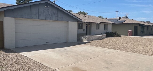 Building Photo - "COMING SOON" EARLY AUGUST Lovely 3 bedroo...