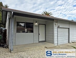 Building Photo - 740 El Rio St