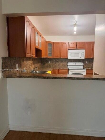 Building Photo - 6930 Miami Gardens Dr