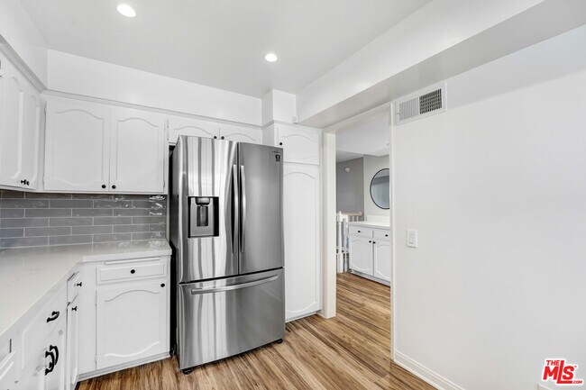 Foto del edificio - 4415 Saugus Ave
