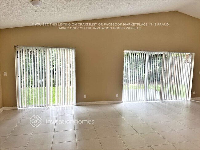 Foto del edificio - 1336 Waterway Cove Dr