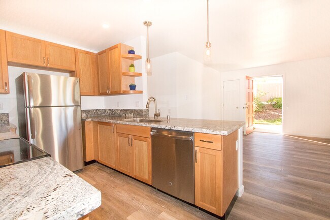 Foto del edificio - Elegantly Upgraded 2 Bed/1 Bath Condo in U...