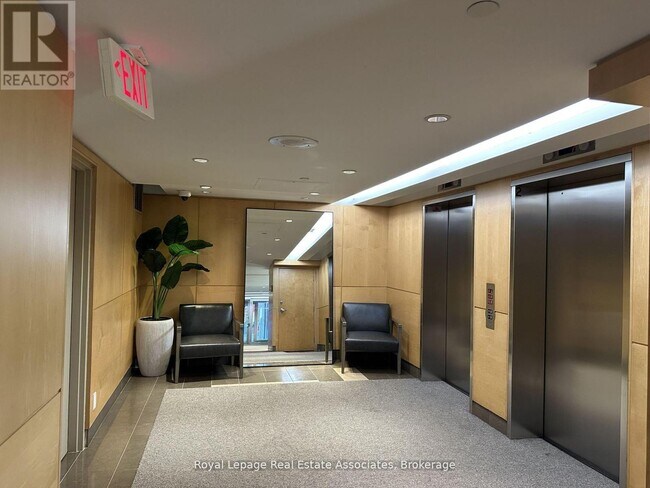 Photo du bâtiment - 220 Victoria St