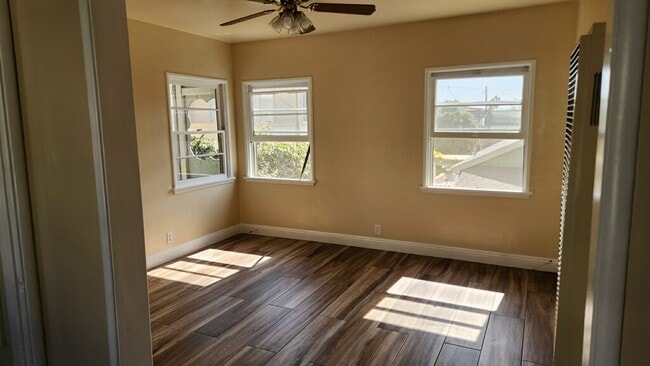 Living Room - 618 N Juanita Ave