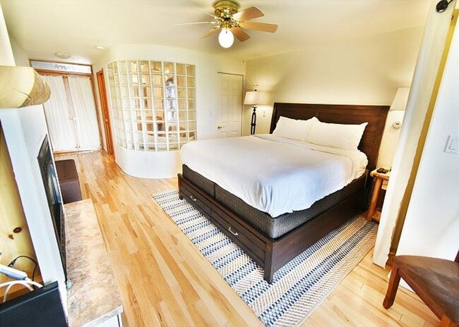 Building Photo - Winter Seasonal Rental - Dillon Pines S4
