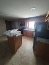 Building Photo - 860 SE Fir Villa Rd