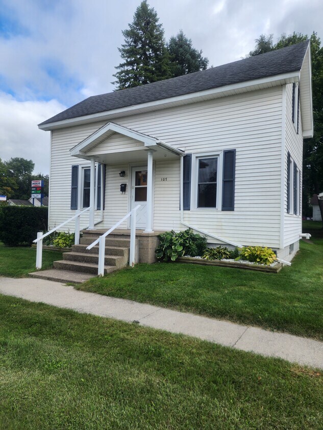 Primary Photo - 107 W Osceola Ave