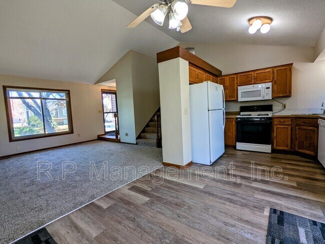 Building Photo - 9203 Ranchview Ln N