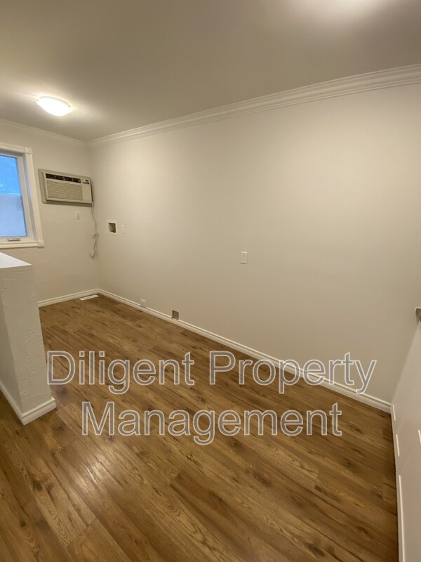 Building Photo - 612 Romaine St