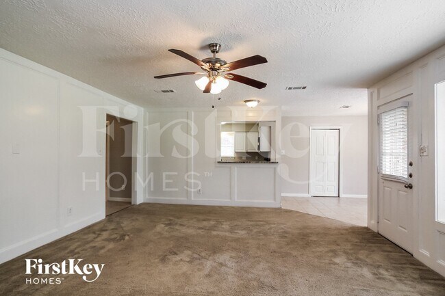 Foto del edificio - 24106 Creekview Dr