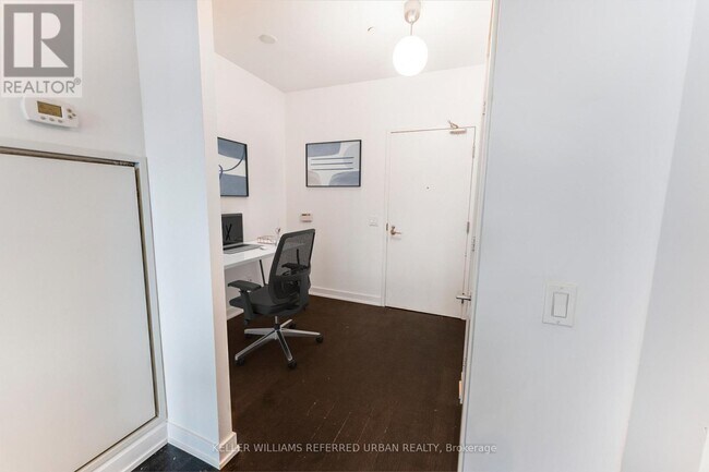 Photo du bâtiment - 1030 King St W