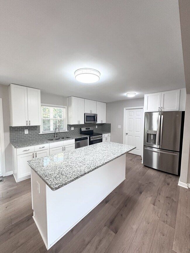 Foto del edificio - Waterfront Living in Chesapeake – Serene Views & Prime Location