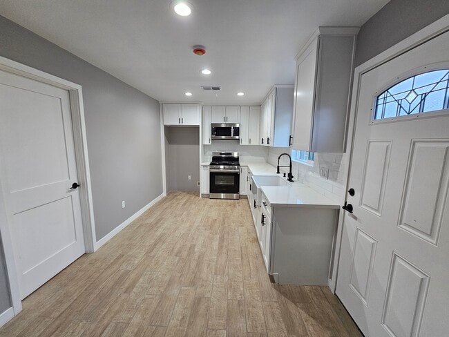 Foto del edificio - 225 Harding Ave