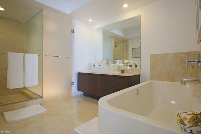 Building Photo - 3 br, 2 bath Condo - St Tropez