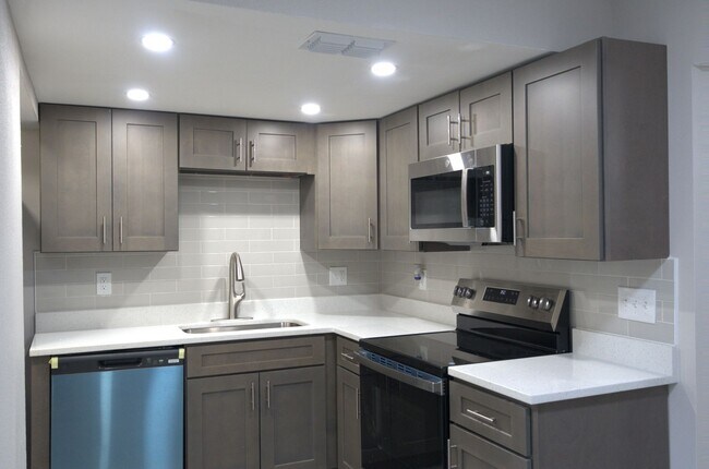 Foto del edificio - 810 W Anderson St