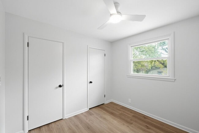 Building Photo - 2695 Barclay Dr