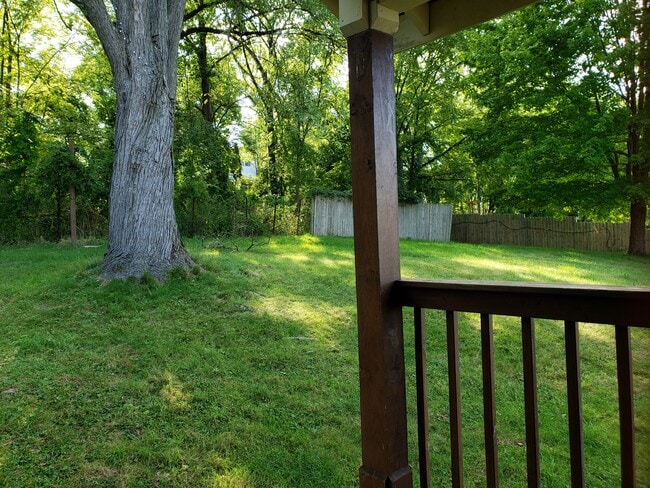 Large back yard - 236 Pennsylvania Ave