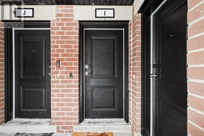 Building Photo - 35 Overberg Way