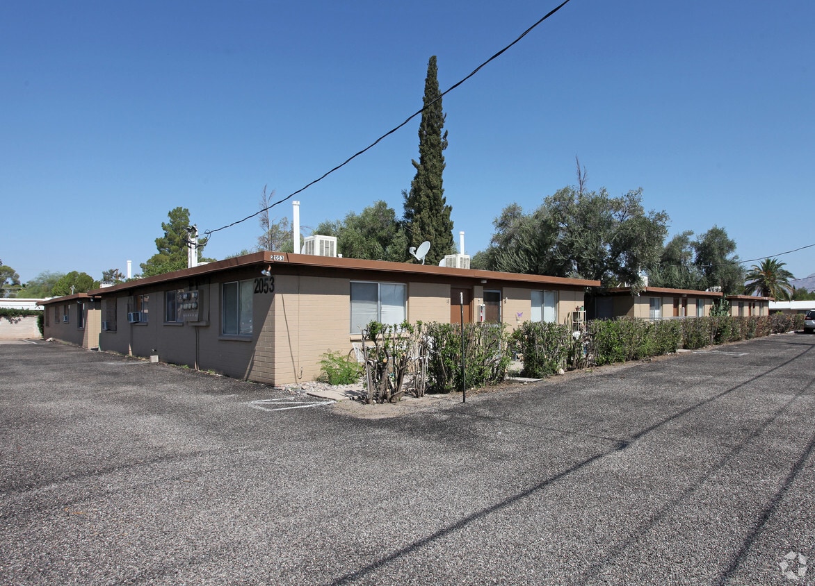 Primary Photo - 2053 North Alvernon Road