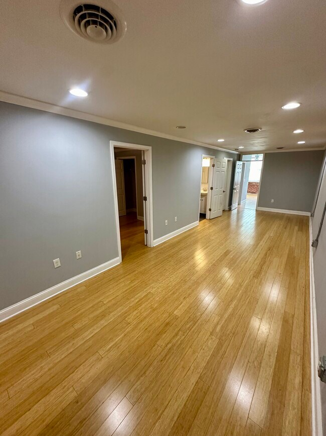 Sala de estar - 104 N Division St