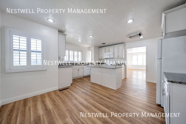 Building Photo - 33 E 8640 S