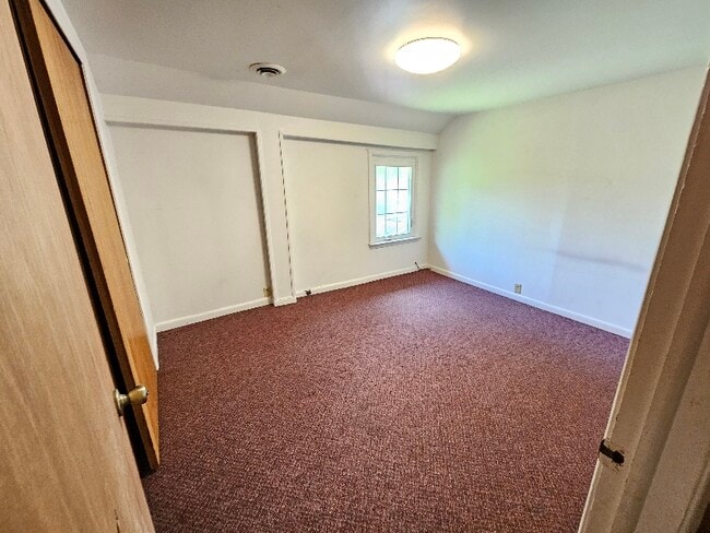 Building Photo - 6137 Memorial Dr