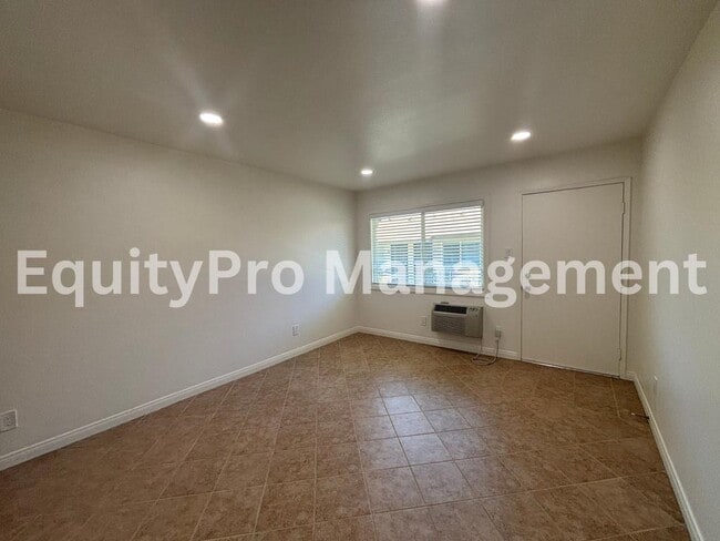 Building Photo - 7043 Pickering Ave