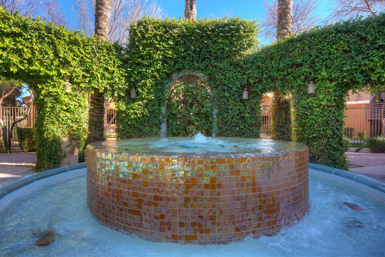 Fuente de la piscina - La Borgata