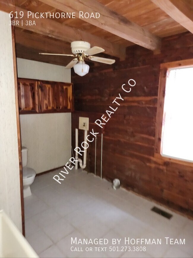 Building Photo - 619 Pickthorne Road