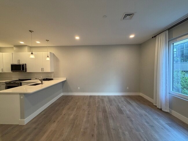 Building Photo - 610 Rutherford Ave