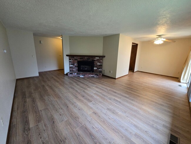 Building Photo - Beautiful 3 Bedroom in Corvallis