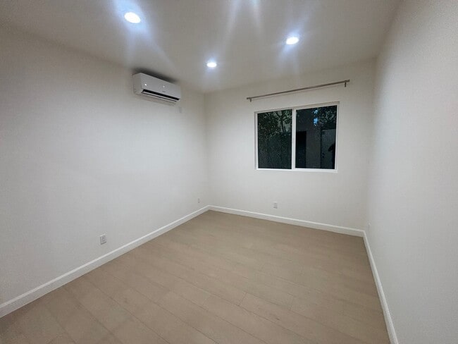 Foto del edificio - Stunning 3-Bedroom Single-Story ADU in Granada Hills!