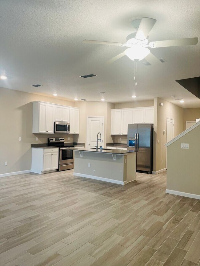Building Photo - Newer Townhome in Jacksonville's Intracoastal Area