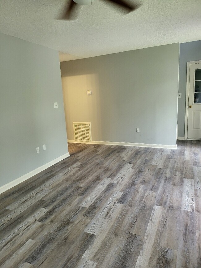 Foto del edificio - 629 Shadow Moss Dr