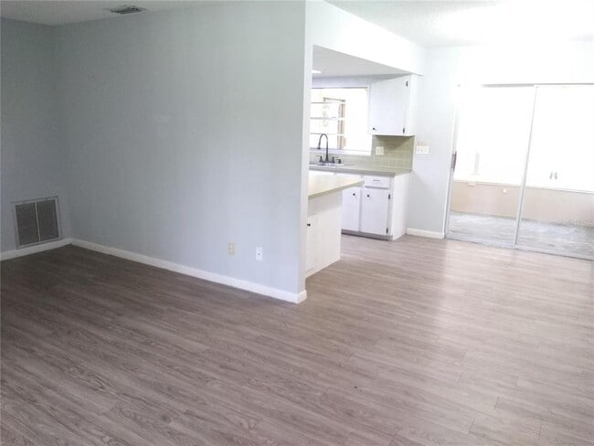 Building Photo - 9529 E Village Green Cir