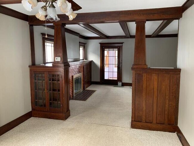 Foto del edificio - Gorgeous 4 bedroom 2 bath house with one s...