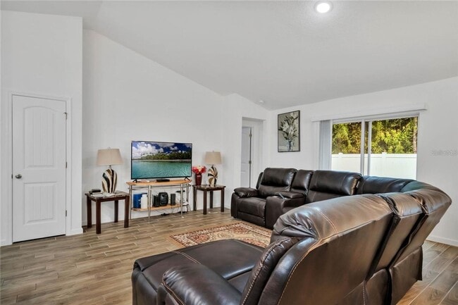 Building Photo - Poinciana Home