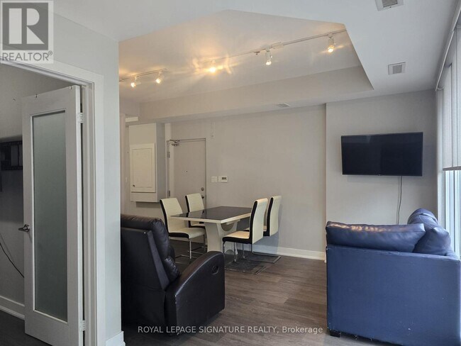 Building Photo - 726 Sheppard Ave W