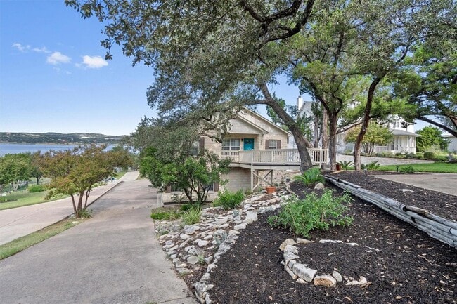 Building Photo - 504 Lakeshore Cir