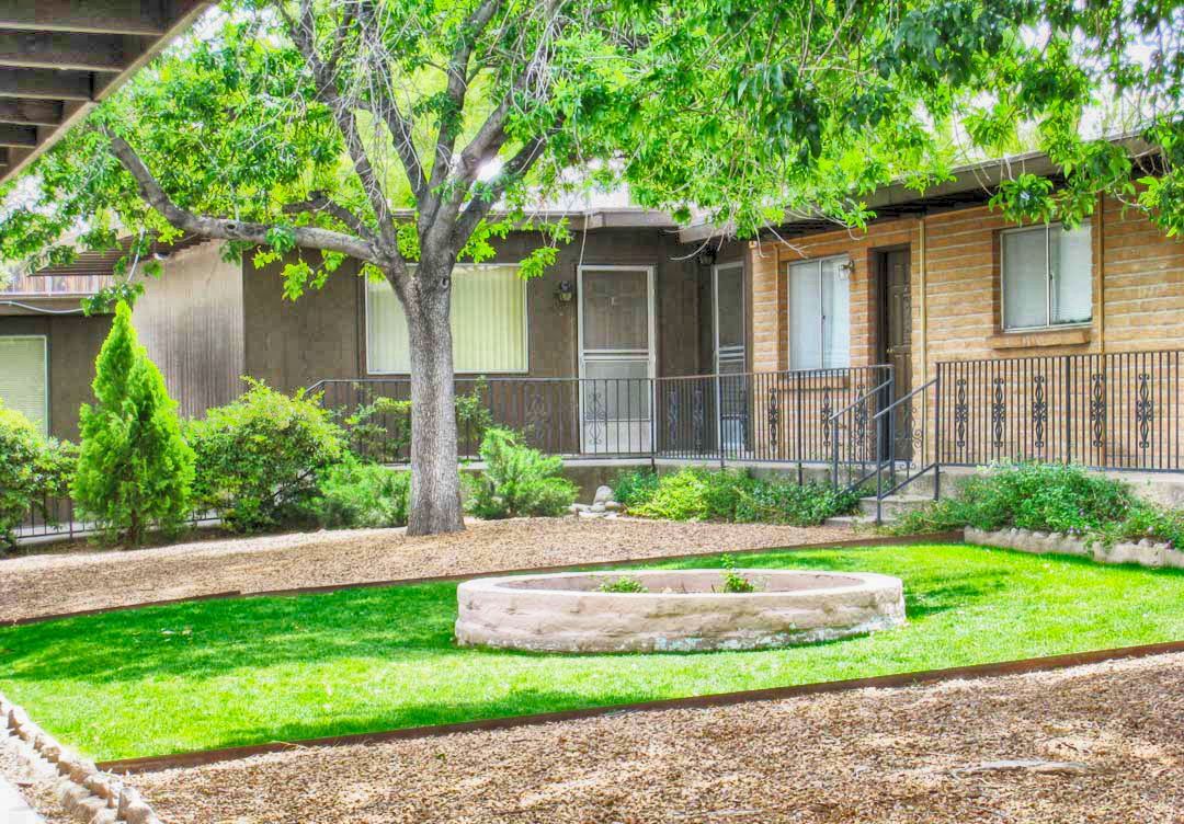 Primary Photo - 916 N Camino Seco