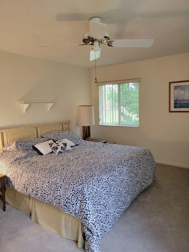 Building Photo - 320 Knotty Pine Cir