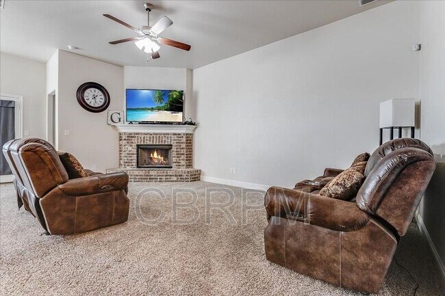 Foto del edificio - 13612 Waco Ave