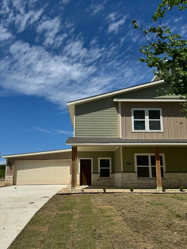 Building Photo - New Build - Peaster ISD - HIGH CEILINGS - WATER INCLUDED