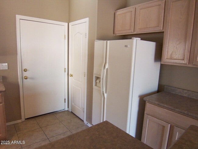 Building Photo - 1015 S Val Vista Dr