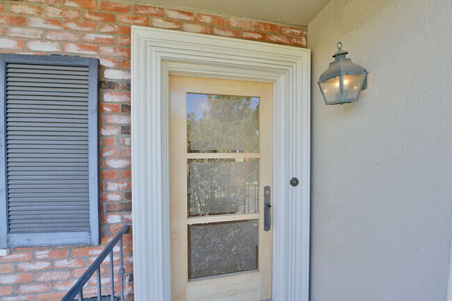 Building Photo - 435 Dalehurst Ave