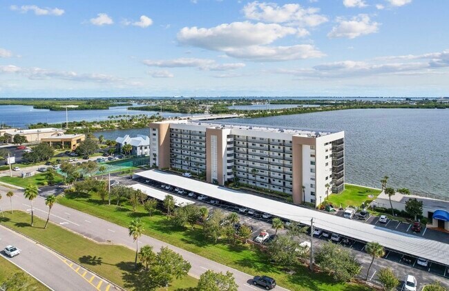 Building Photo - 200 S Sykes Creek Pkwy